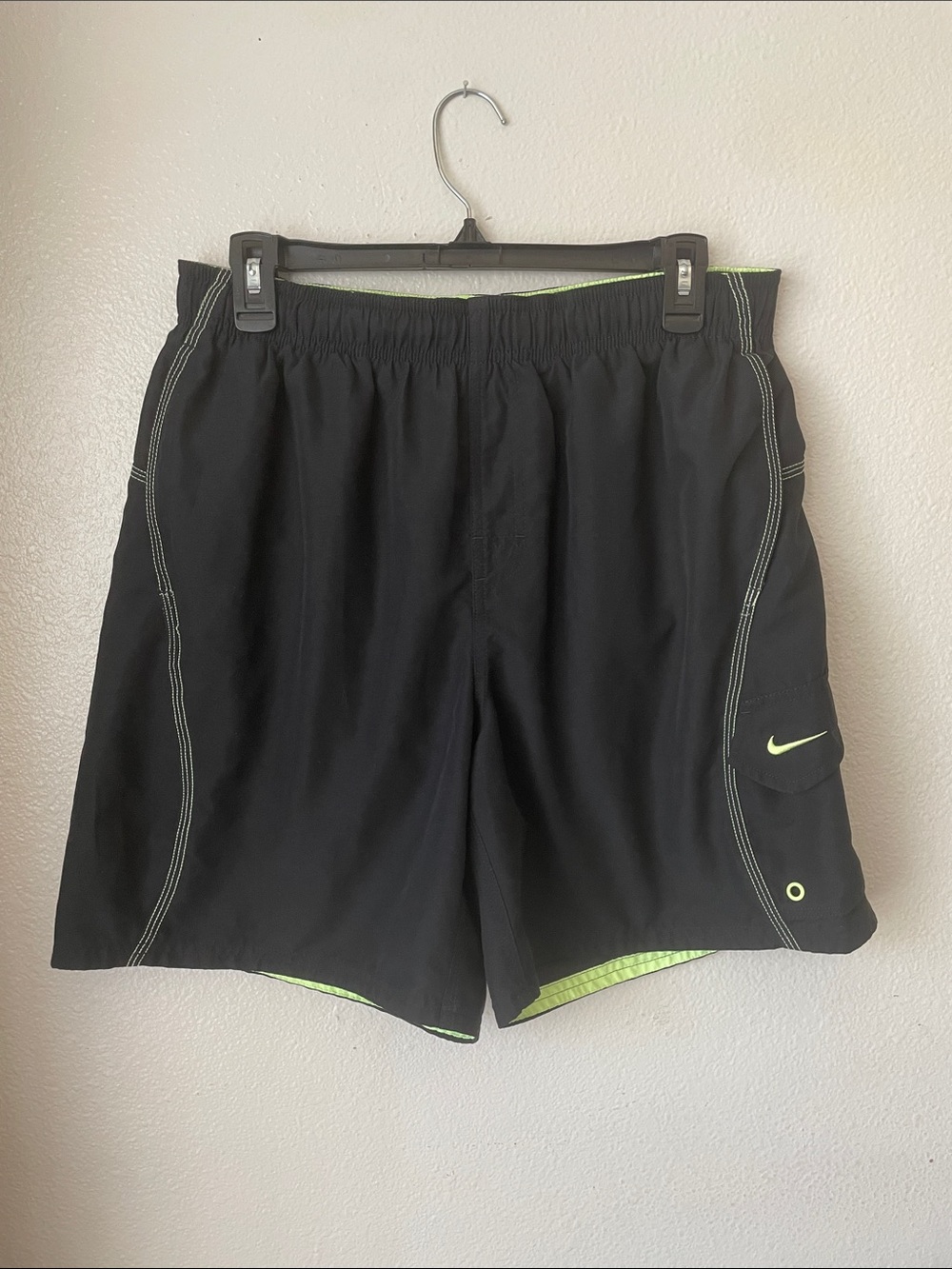 Vintage Nike Swim Cargo Shorts Black Size L with embroidered logo - Picture 2 of 5